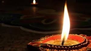 એસ્ટ્રો ટિપ્સ: ઘરમાં આ જગ્યાઓ પર દરરોજ દીવો પ્રગટાવો, ગરીબી તમારી નજીક પણ નહીં આવે