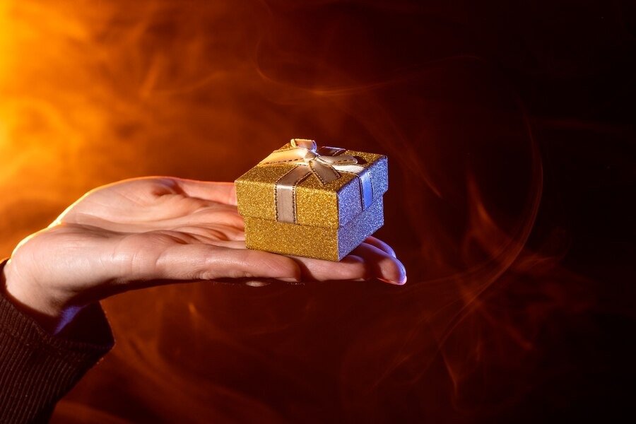 વેલેન્ટાઇન ડે 2025 ગિફ્ટ: વેલેન્ટાઇન વીકમાં ભૂલથી પણ આવી ગિફ્ટ ન આપો, નહીં તો સંબંધોમાં ખટાશ આવી શકે