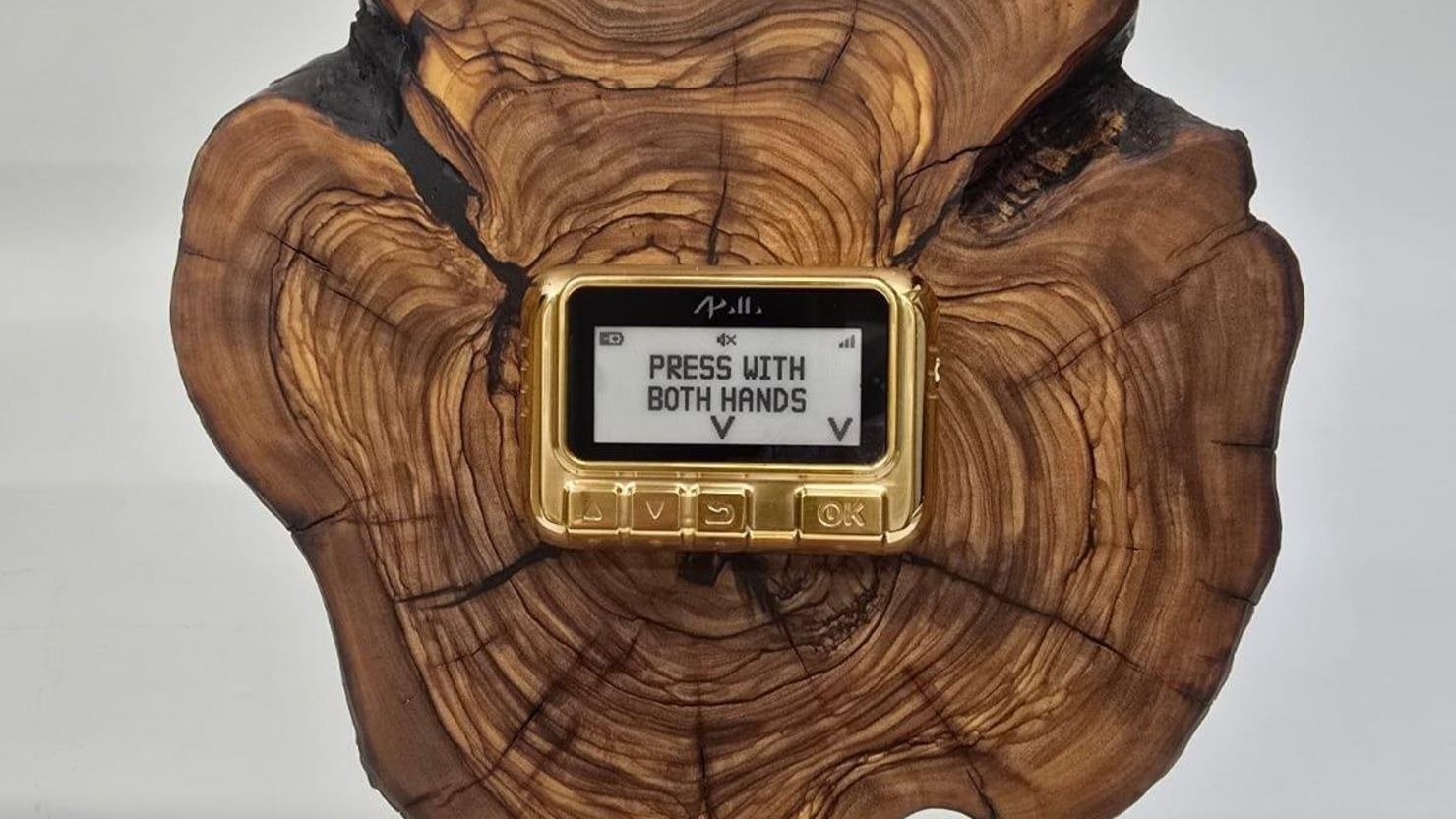 નેતન્યાહૂએ ડોનાલ્ડ ટ્રમ્પને ભેટ કર્યુ ગોલ્ડન પેજર, હિઝબુલ્લાહના ઘા થયા તાજા