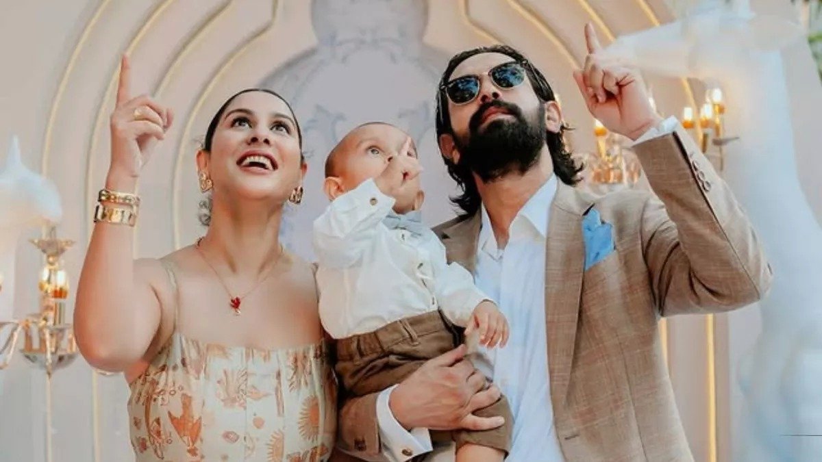 વિક્રાંત મેસીએ પોતાના દીકરાની પહેલી ઝલક બતાવી, પત્ની સાથેની તસવીરો વાયરલ થઈ