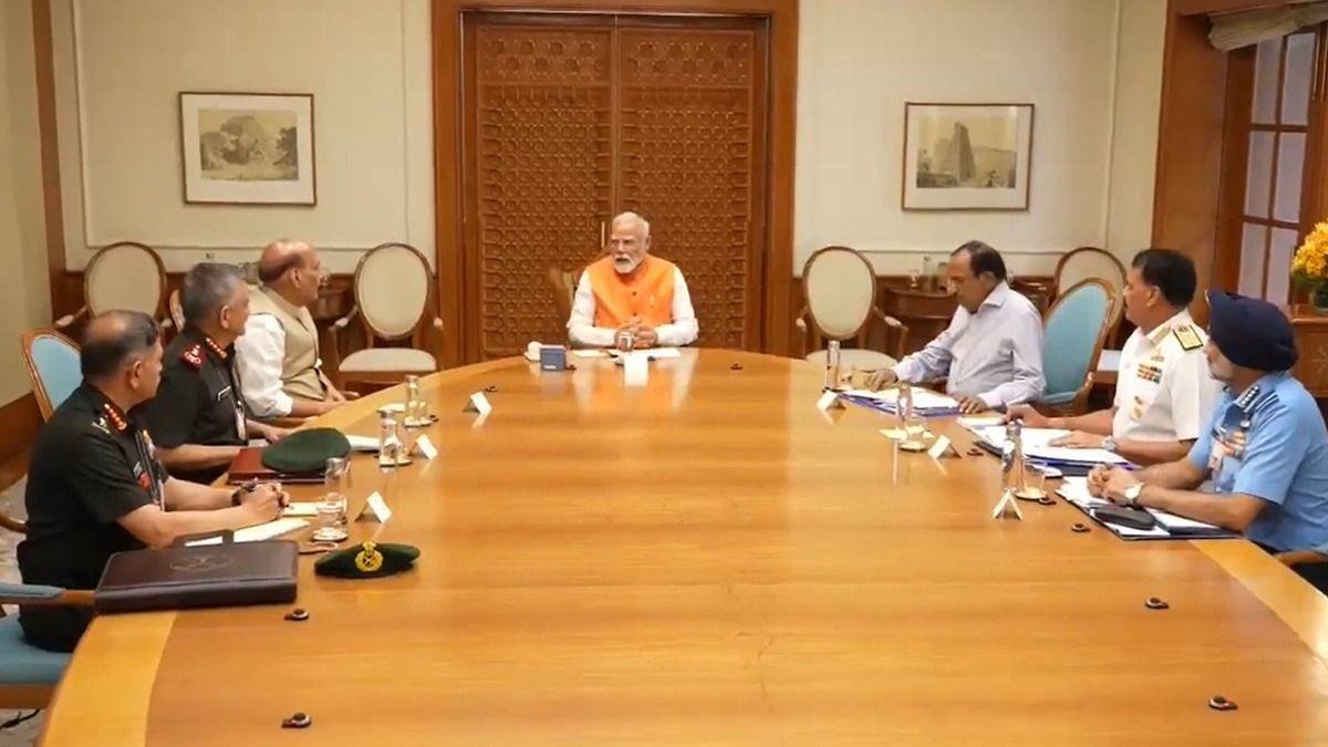 પીએમ મોદીએ આપ્યો સ્પષ્ટ સંદેશ: “સેનાએ પોતે નક્કી કરો પદ્ધતિ, લક્ષ્ય અને સમય – કાર્યવાહી માટે છે મુક્ત હાથ”