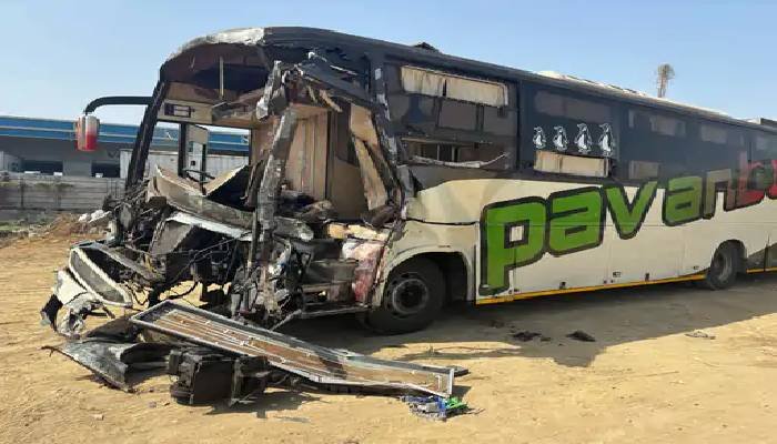 Accident: વડોદરામાં ગોલ્ડન ચોકડી પાસે ખાનગી બસ અને ટ્રક વચ્ચે ભયંકર અકસ્માત, 2 ના મોત