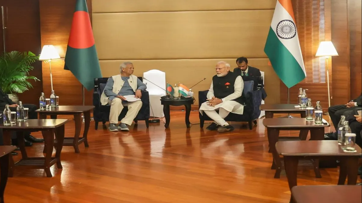 બેંગકોકમાં BIMSTEC કોન્ફરન્સ દરમિયાન PM મોદીએ મોહમ્મદ યુનુસ સાથે મુલાકાત કરી, સંબંધો સુધારવાની વાત કરી