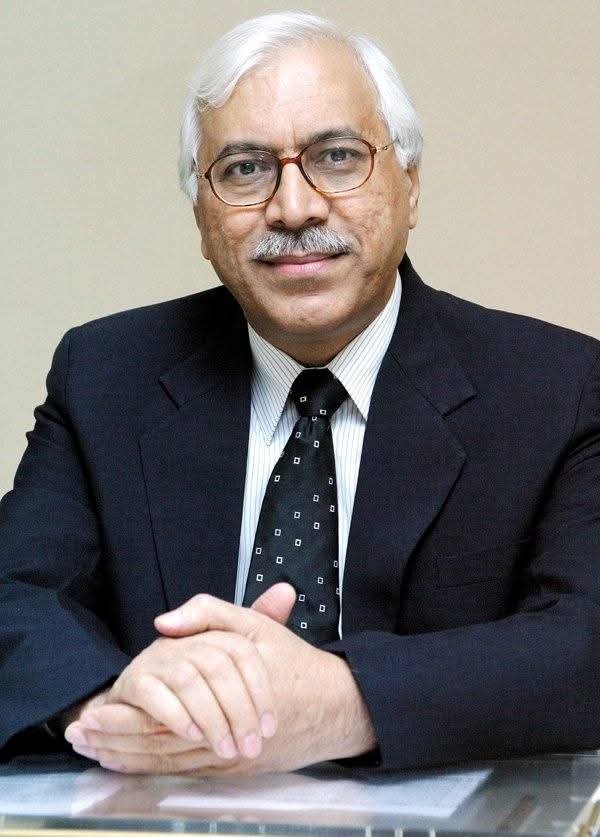 એસ.વાય. કુરૈશી – 1971 બેચના હરિયાણા કેડરના IAS અધિકારી