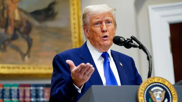 અમેરિકાના રાષ્ટ્રપતિ ડોનાલ્ડ ટ્રમ્પે એપલના CEOને ભારતમાં આઈફોન બનાવવાનું બંધ શા માટે કરવાનું કહ્યું