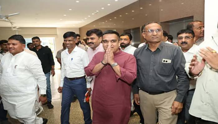 હર્ષ સંઘવીએ આપી GSRTCના કર્મચારીઓને દિવાળી ભેટ, 10,000 રૂપિયાની તહેવાર પેશગી એડવાન્સ જાહેર