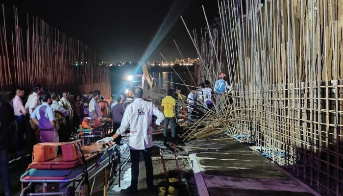 વડાપ્રધાનના આગમન પૂર્વે નર્મદા ઘાટ પાસે બની ગોજારી ઘટના, ભેખડ ધસતા 3 સ્થાનિક મજૂરો દટાયા