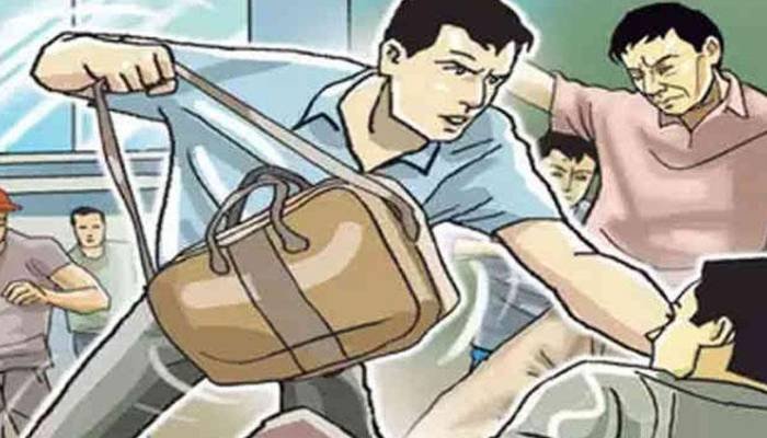 રાજકોટ: રેસકોર્સ વિસ્તારમાં 32 લાખની લૂંટ, ‘પોલીસ’ના નામે રોકડ ભરેલો થેલો હથિયાવતા ચકચાર