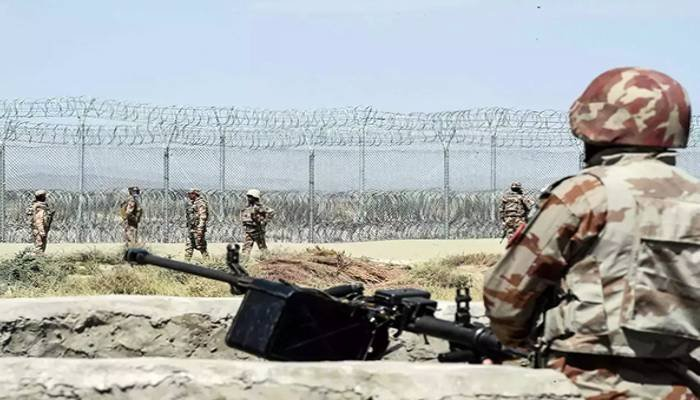 અફઘાનિસ્તાન-પાકિસ્તાન સરહદે તણાવ ચરમસીમાએ: કાબુલ પર હવાઈ હુમલાં પછી ગોળીબાર, યુદ્ધ જેવી સ્થિતિ સર્જાઈ