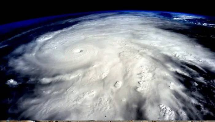 વિનાશક ‘દિત્વાહ’ ચક્રવાત ભારત તરફ આગળ: શ્રીલંકામાં 123ના મોત, દક્ષિણ ભારતમાં ‘રેડ એલર્ટ’