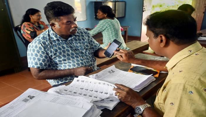 ગુજરાતમાં SIR દરમિયાન મોટા ખુલાસા, મતદાર યાદી શુદ્ધિકરણ તેજ