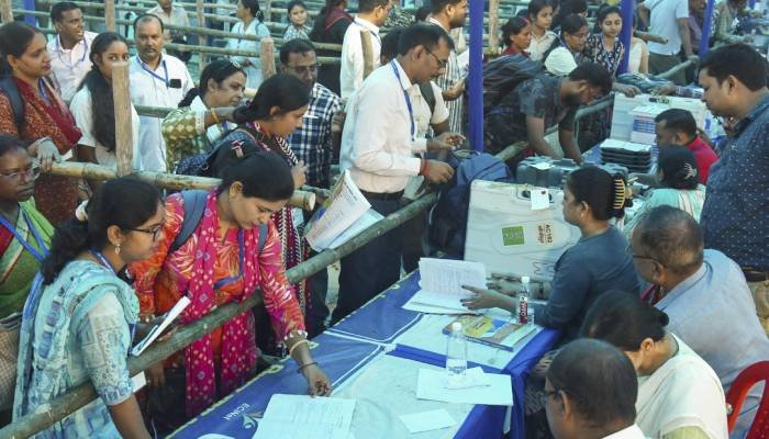 બિહાર ચૂંટણી 2025: EVM ગણતરી ચાલુ, શરૂઆતના વલણોમાં NDA આગળ