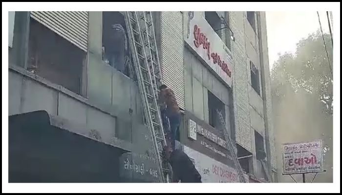 Bhavnagar : અનેક હોસ્પિટલ ધરાવતા સમીપ કોમ્પલેક્ષમાં લાગી ભીષણ આગ, બ્રિગેડ કોલ જાહેર