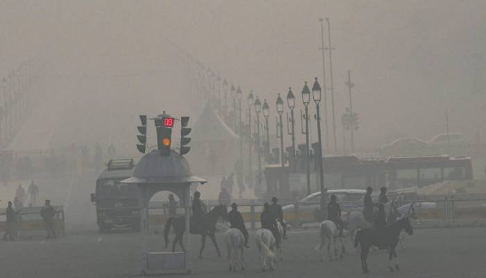 દિલ્હીમાં પ્રદૂષણ ગંભીર: આનંદ વિહારમાં AQI 415, માત્ર BS-6 વાહનોને જ પ્રવેશની મંજૂરી