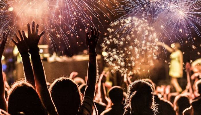 2026ને આવકારવા ગુજરાતીઓનું સેલિબ્રેશન શરૂ, ક્લબ-પાર્ટી પ્લોટમાં ડીજે સંગ યુવાહૈયાઓ ઝૂમી ઉઠ્યા