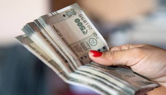 ભારતીય અર્થતંત્રને મોટો આંચકો: રૂપિયો પહેલીવાર ₹90 ના સ્તર સુધી તૂટ્યો, જાણો વિગત