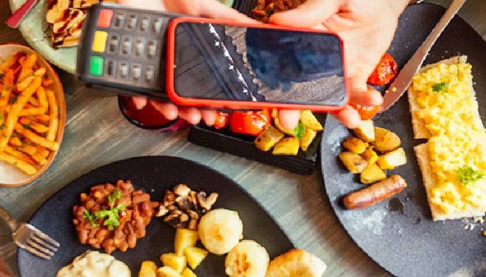 ફરજિયાત સર્વિસ ચાર્જ પર કડક કાર્યવાહી: CCPA ૨૭ રેસ્ટોરન્ટ્સ પર દંડ