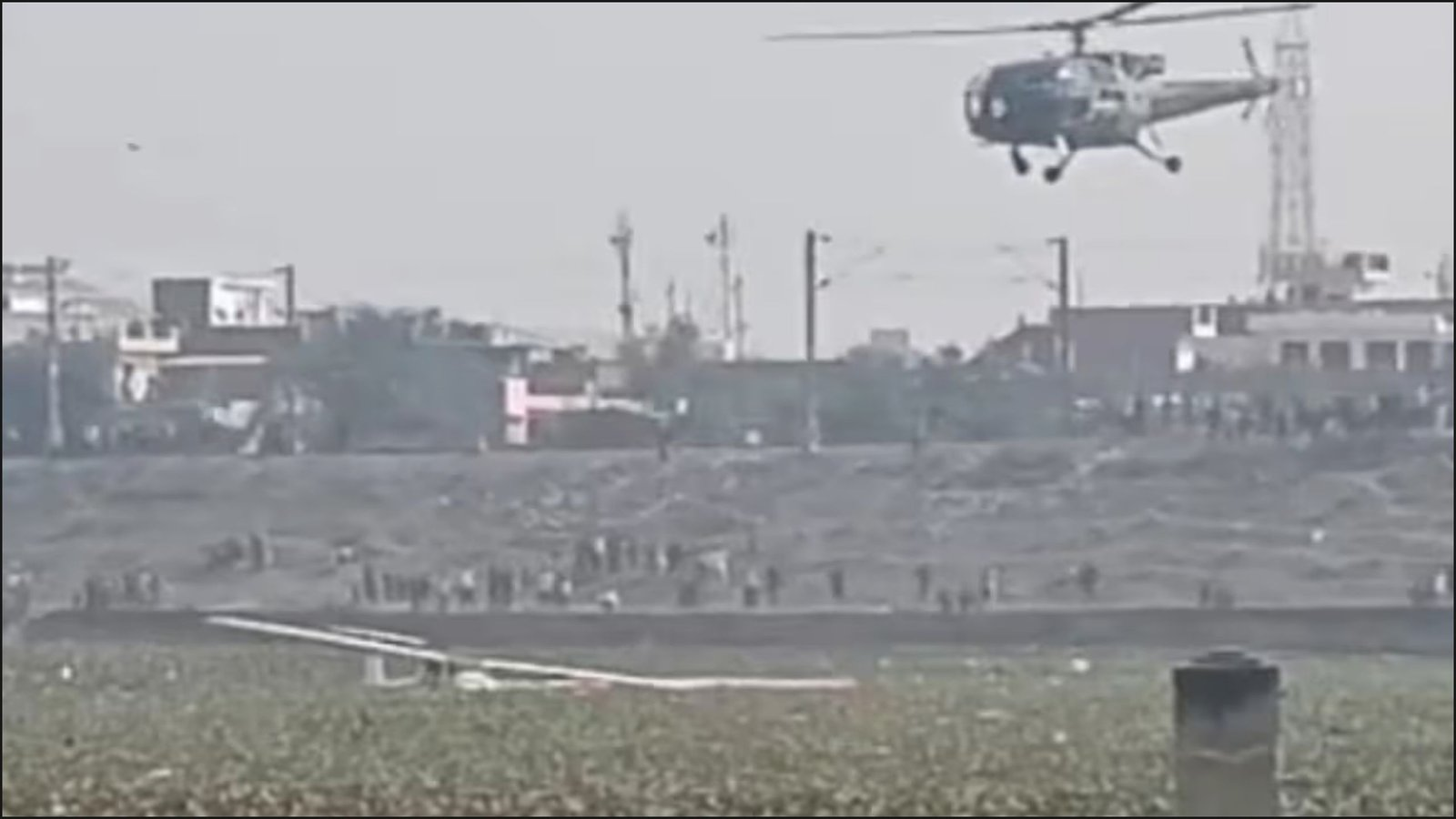 UP : પ્રયાગરાજમાં વાયુસેનાનું એક ટ્રેઇની પ્લેન થયું ક્રેશ, બંને પાયલોટનો થયો બચાવ