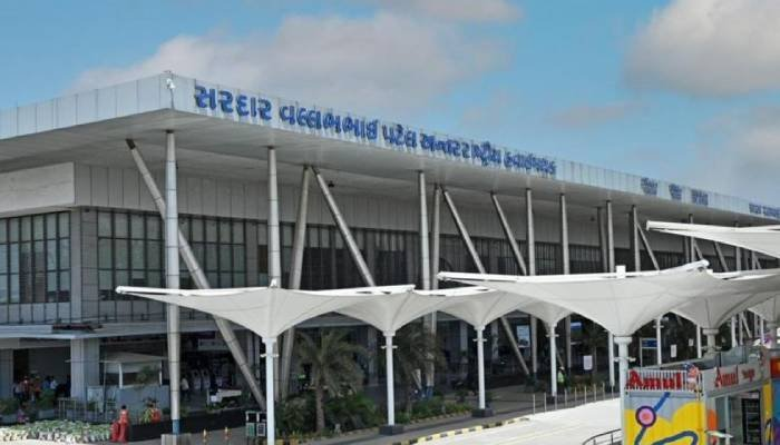 અમદાવાદ એરપોર્ટને મળી બોમ્બની ધમકી: સઘન તપાસ અને સુરક્ષા વધારાઈ
