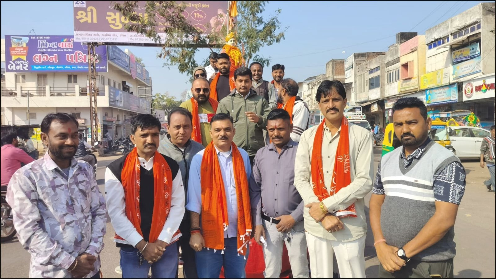 Banaskantha : શિવસેવા સમિતિ દ્વારા બગીચા સર્કલ પાસે સ્વામી વિવેકાનંદની પ્રતિમાને પુષ્પાંજલિ અર્પણ કરાઈ