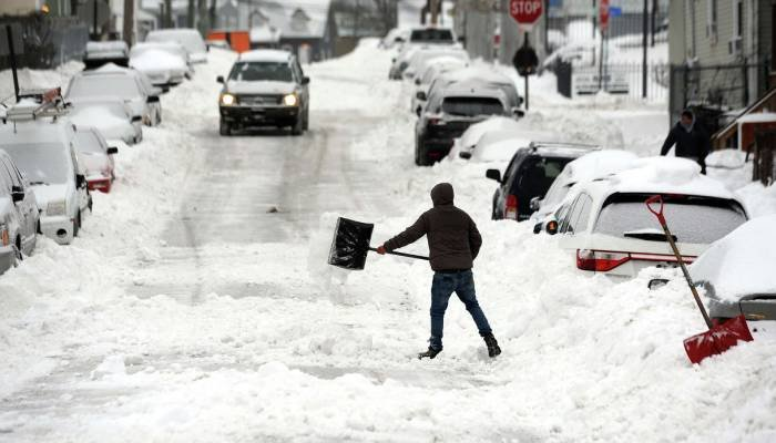 ન્યૂયોર્કમાં ભારે હિમવર્ષા: 3000 થી વધુ ફ્લાઇટ્સ રદ, 20 ઇંચ બરફ સાથે જનજીવન ઠપ્પ