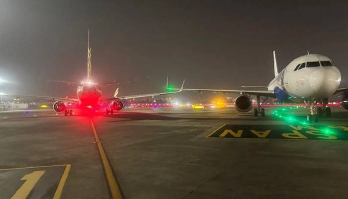 મુંબઈ એરપોર્ટ પર મોટો અકસ્માત ટળ્યો, એર ઇન્ડિયા અને ઇન્ડિગોના વિમાનોના પાંખિયા ટકરાયા