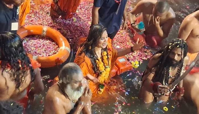 મૃગી કુંડમાં સ્નાન મુદ્દે કિર્તી પટેલનો વિવાદ: સાધુ-સંતોમાં રોષ, તંત્રની દખલ