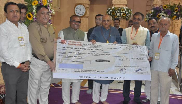 સોમનાથ ખાતે મહાશિવરાત્રીએ ભક્તિ-સેવાનો સુભગ સંયોગ; CM ભુપેન્દ્ર પટેલ દ્વારા ₹1.08 કરોડનો ચેક અર્પણ