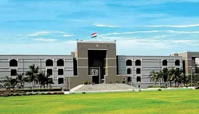 ગુજરાત બાર કાઉન્સિલની ચૂંટણી પહેલા વકીલોમાં રોષ, મતદાન મથકને લઇ વિરોધ