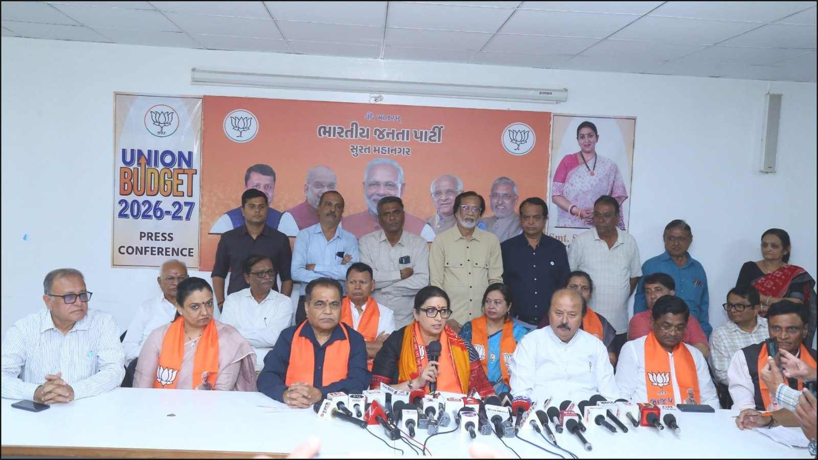 કેન્દ્રીય બજેટ 2026-27 મામલે સુરત ખાતે સ્મૃતિ ઈરાનીએ યોજી પત્રકાર પરિષદ, જાણો શું કહ્યું