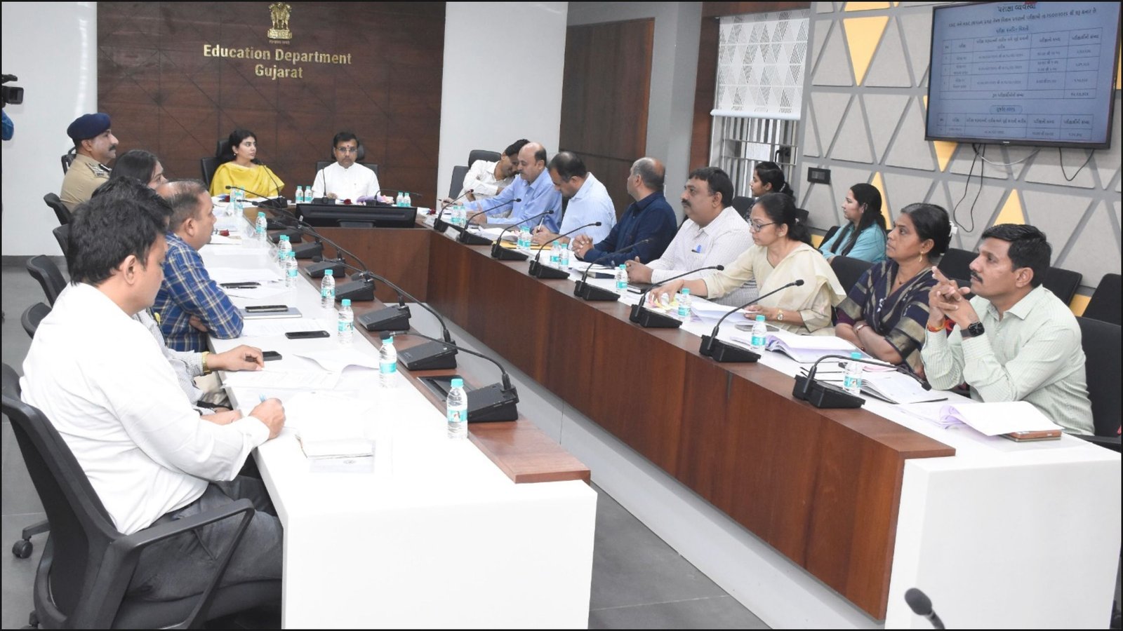 રાજ્યમાં યોજાનારી બોર્ડની પરીક્ષા અંગે શિક્ષણ મંત્રીની અધ્યક્ષતામાં યોજાઈ બેઠક, આ મુદ્દે થઈ ચર્ચા