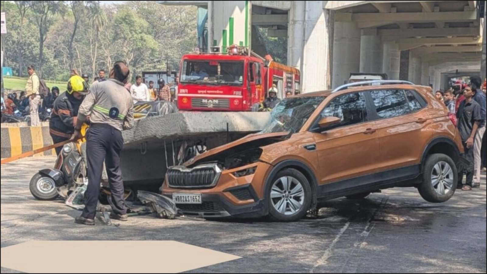 મુંબઈના મુલુંડમાં મેટ્રોના થાંભલાનો એક ભાગ તૂટી પડ્યો, 4 લોકો ઇજાગ્રસ્ત ઘાયલ