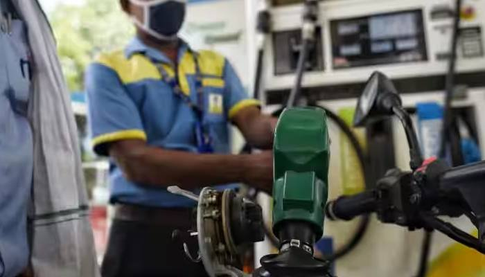 મિડલ ઇસ્ટ સંકટની અસર: શ્રી લંકામાં પેટ્રોલ-ડીઝલ 400 રૂપિયા પાર, જનજીવન પર ભારે અસર