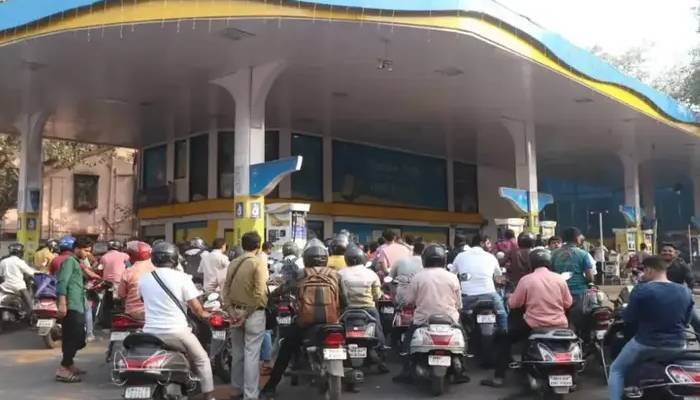 રાજકોટમાં પેટ્રોલ-ડીઝલ અછતની અફવા: ડીલર એસોસિએશન પ્રમુખ વિરુદ્ધ ગુનો નોંધાયો