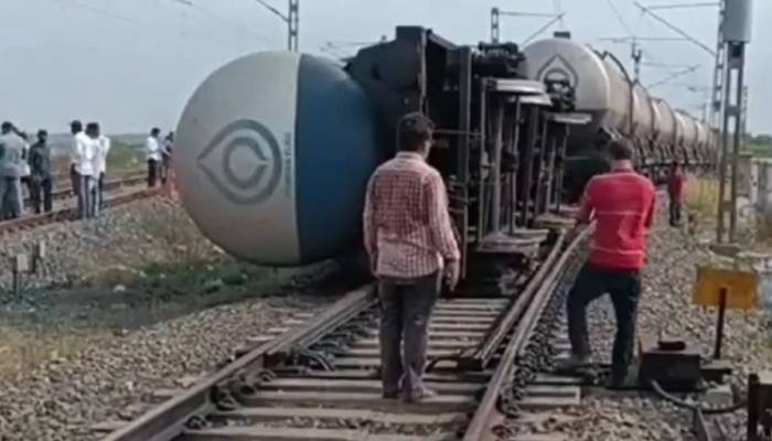 આંધ્રપ્રદેશમાં માલગાડી પલટી: મનુબોલુ–કૉમ્મારાપુડી વચ્ચે રેલવે ટ્રાફિક ખોરવાયો