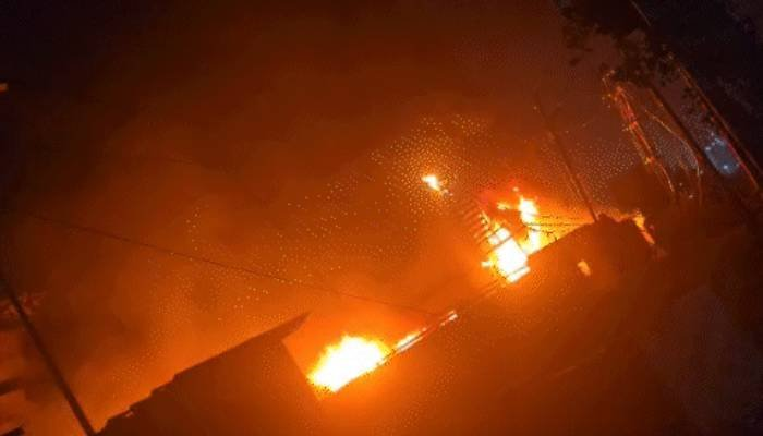 સાયખા GIDCમાં ભીષણ આગ: ટી-વેન્ચર કંપનીમાં ધુમાડાના ગોટેગોટાથી અફરાતફરી