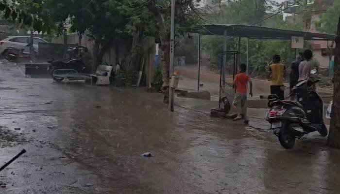 અમદાવાદ સહિત ગુજરાતના વિવિધ વિસ્તારોમાં કમોસમી વરસાદી ઝાપટાં, ખેડૂતોમાં ચિંતા