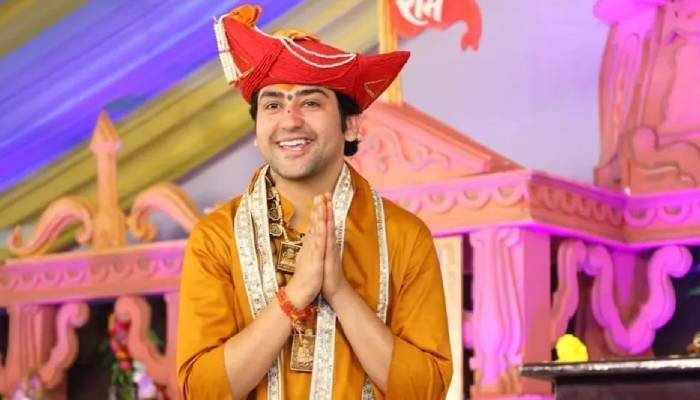 લેન્સકાર્ટ વિવાદ પર ધીરેન્દ્ર શાસ્ત્રીના કડક પ્રહાર, કહ્યું— “ભારતમાં આ શું ચાલે છે?”