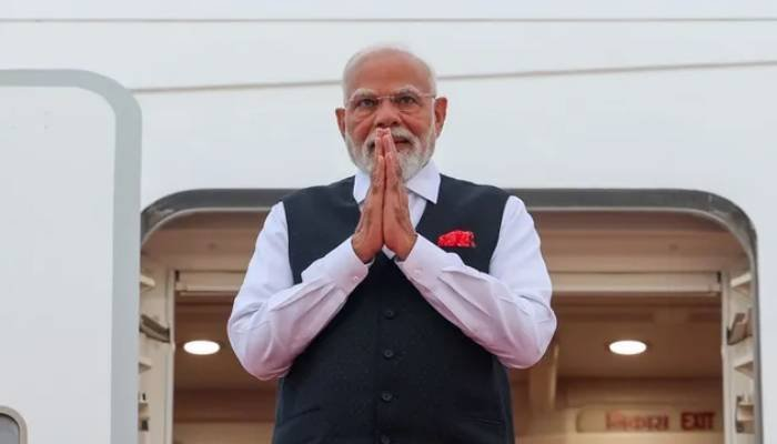 NEET પરીક્ષાર્થીઓ માટે PM મોદીની સંવેદનશીલ પહેલ, 45 મિનિટ એરપોર્ટ પર જ રોકાયા