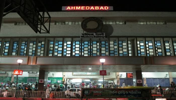 અમદાવાદના સર્વાંગી વિકાસ અને રેલવે માળખાકીય સુદૃઢીકરણને લઈને જનપ્રતિનિધિઓ અને રેલવે અધિકારીઓ વચ્ચે મહત્વપૂર્ણ બેઠક