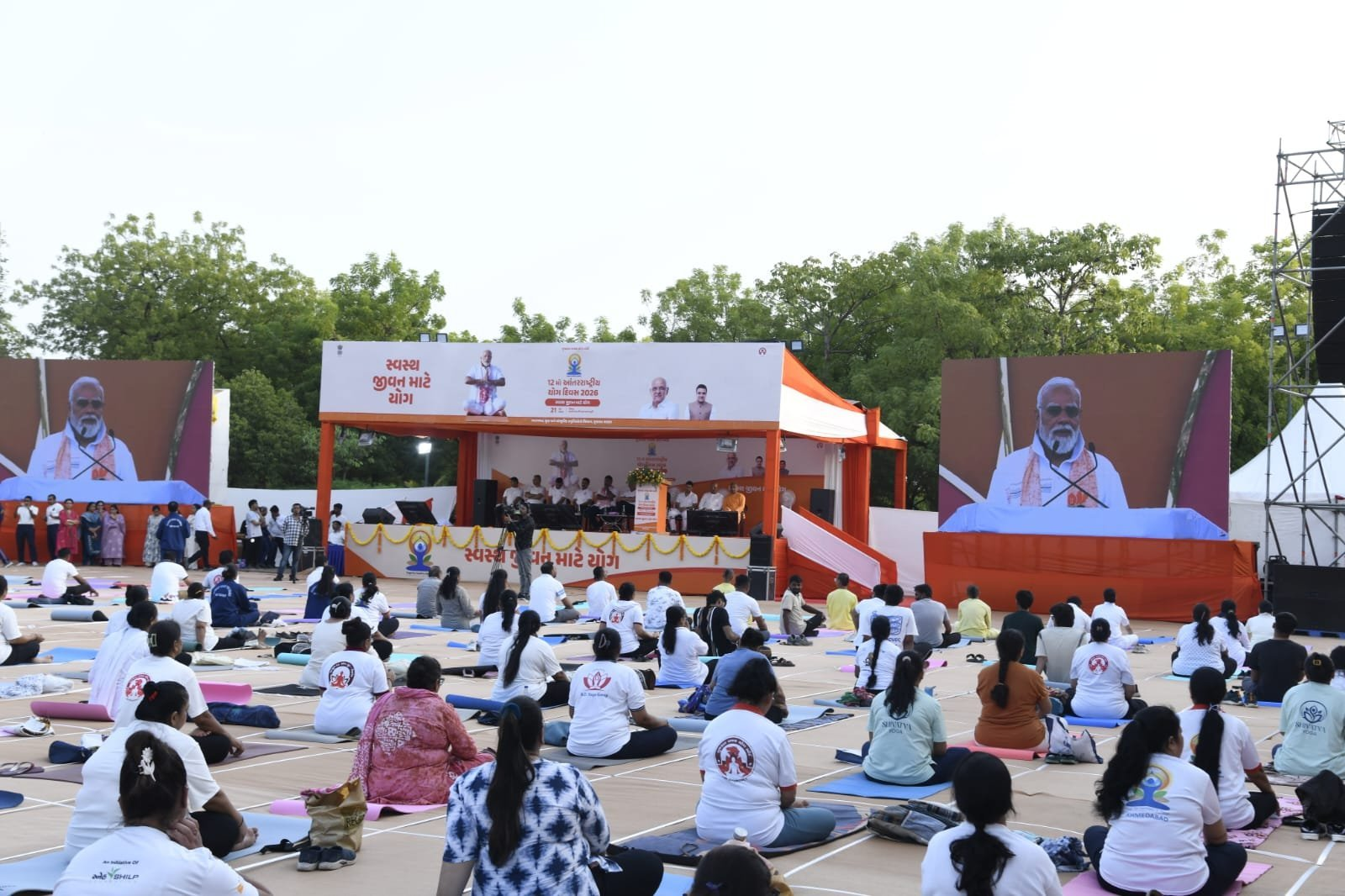 ૧૨મો આંતરાષ્ટ્રીય યોગ દિવસ: સાબરમતી રિવરફ્રન્ટ પર અમદાવાદીઓનો અભૂતપૂર્વ ઉત્સાહ