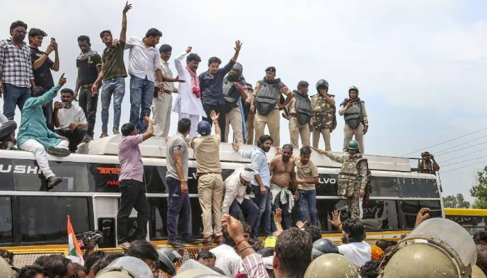 Bhopal Farmer Protest: મગની MSP ખરીદીની માંગ સાથે ખેડૂતોનો વિરોધ ઉગ્ર