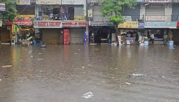 સુરતમાં કુદરતનો કહેર: અનેક વિસ્તારો જળમગ્ન, ગળાડૂબ પાણીમાંથી 193થી વધુ નાગરિકોનું રેસ્ક્યૂ