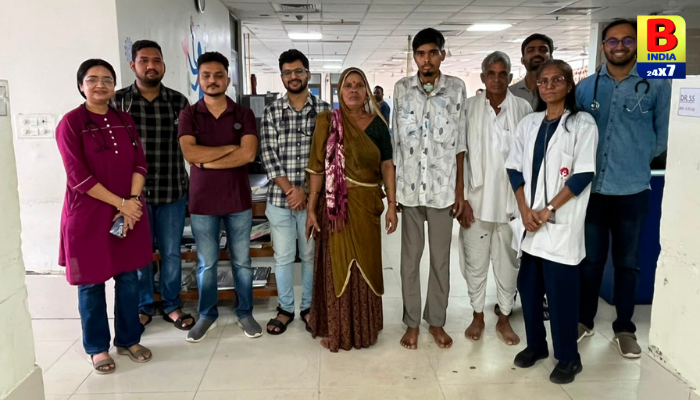 Ahmedabad સિવિલના તબીબોની કમાલ: 72 દિવસની સઘન સારવાર બાદ રાજસ્થાનના 22 વર્ષીય યુવાનને મળ્યું નવજીવન Life-Saving Triumph