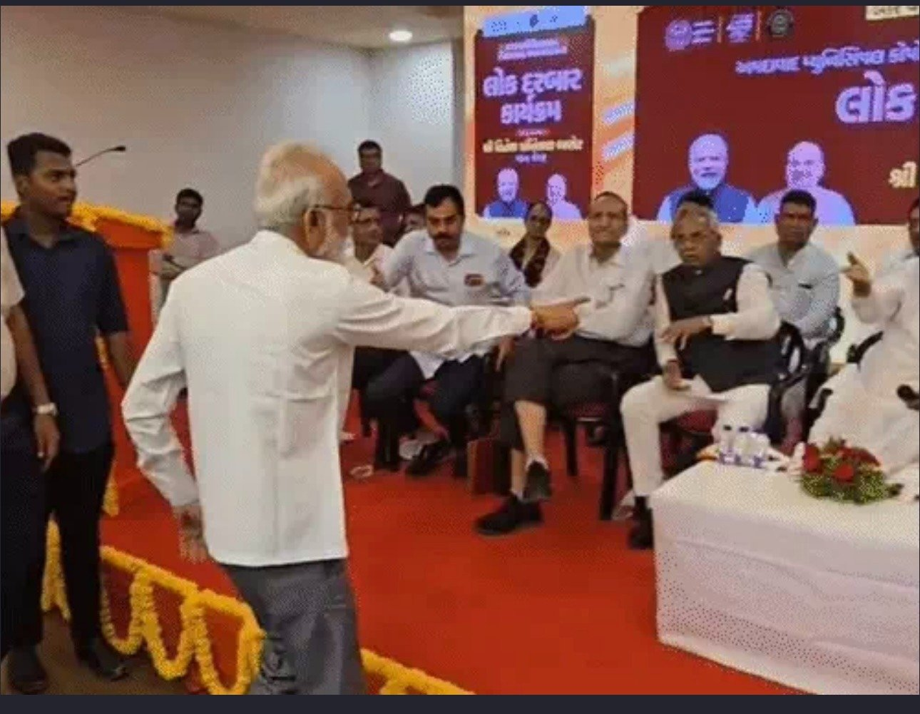 Ahmedabad લોક દરબારમાં હોબાળો: ભાજપ ઉપાધ્યક્ષે લોકોને સમજાવવા પડ્યા,  Urgent Intervention 2026