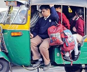 Police :  પોલીસ ચોકી પાસે જ ખુલ્લેઆમ ખેલ: રિક્ષામાં વિદ્યાર્થીઓને ઘેટાં-બકરાંની જેમ ભરીને જોખમી ડ્રાઇવિંગ! Dangerous Driving 2026