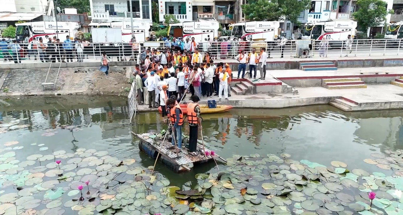 Vadodara : 8 સપ્ટેમ્બરે PM મોદી ગુજરાત આવશે: ‘સ્વચ્છતા સે સ્વાગત’થી Vadodara-નવસારીમાં સફાઈ અને વૃક્ષારોપણનો ધમધમાટ Mega Cleanliness Drive